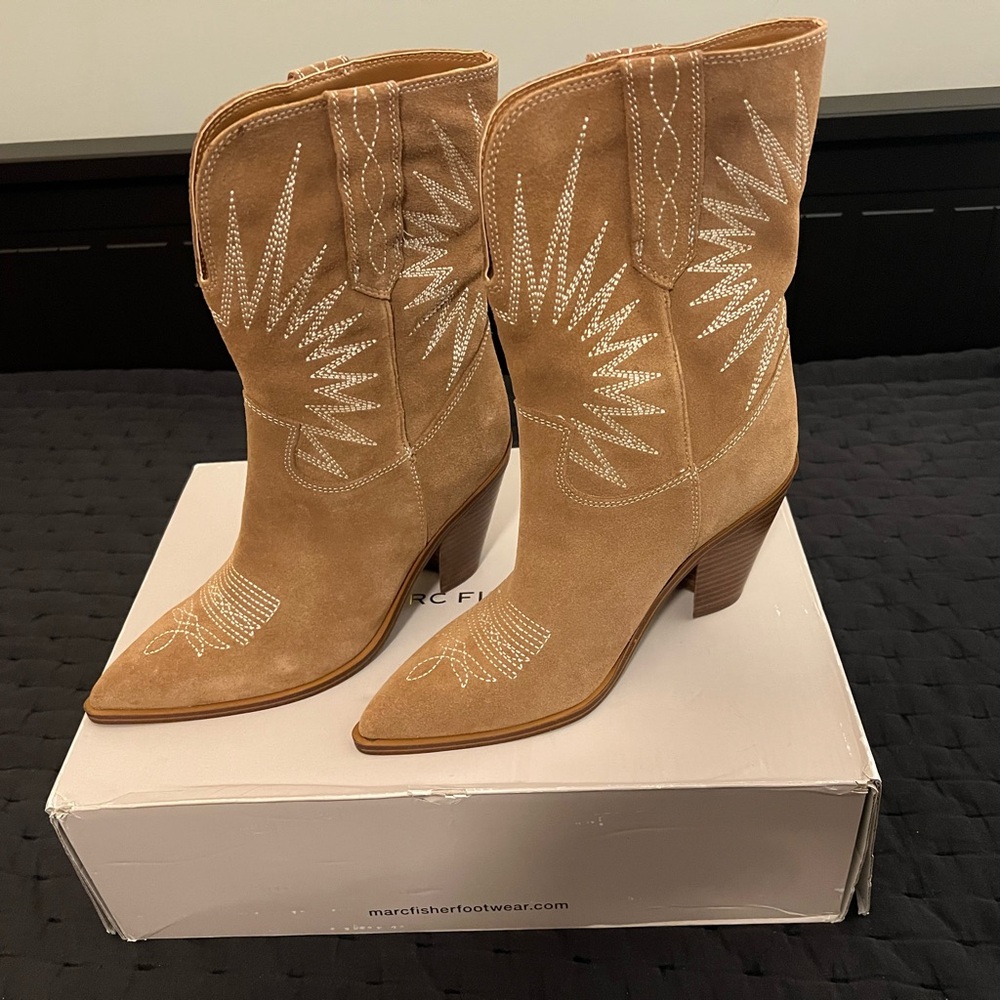 New never worn suede Marc Fisher western boots size 6.5